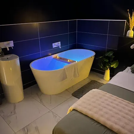 Blue Lit King & Baignoire Πανσιόν