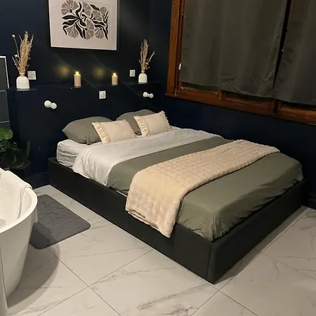 Πανσιόν Blue Lit King & Baignoire Τουρκουάν